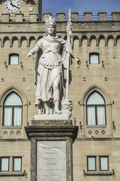 Vista Estatua Libertad Frente Palacio Público San Marino — Foto de Stock