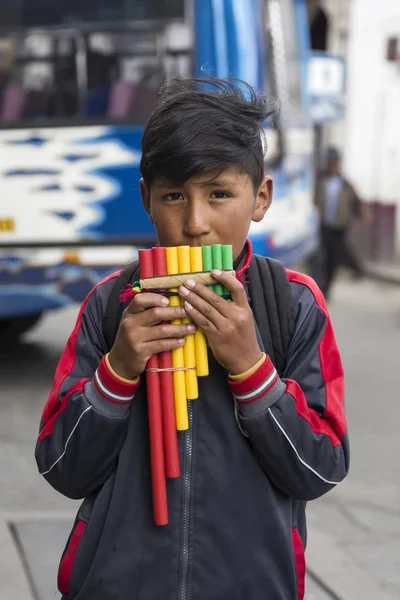 Paz Bolivia Stycznia 2018 Niezidentyfikowany Chłopiec Fletnia Przy Ulicy Paz — Zdjęcie stockowe