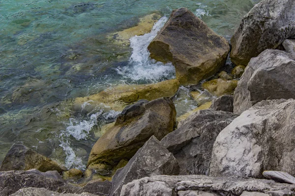 Karadağ Adriyatik Denizi Üzerinde Kayalık Sahilinde Görüntülemek — Stok fotoğraf