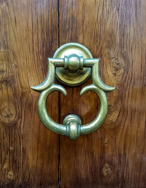 View Old Vintage Metal Door Knocker — Stock Photo, Image