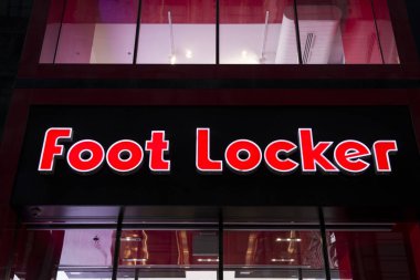 New York, Amerika Birleşik Devletleri - 31 Ağustos 2017: Ayrıntı Foot Locker mağaza New York. 1974 kurulan bir Amerikan spor giyim ve ayakkabı satıcısı olduğunu.