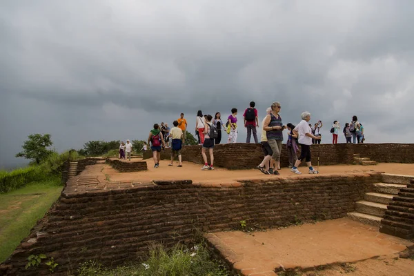 Matale Sri Lanka Janeiro 2014 Turistas Não Identificados Fortaleza Sigiriya — Fotografia de Stock