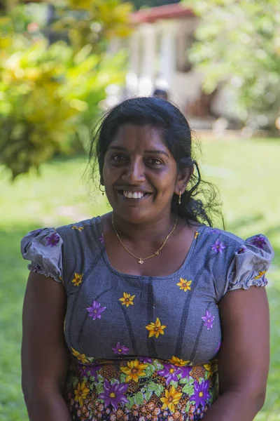 Unawatuna Sri Lanka Januar 2014 Unbekannte Frau Auf Der Straße — Stockfoto