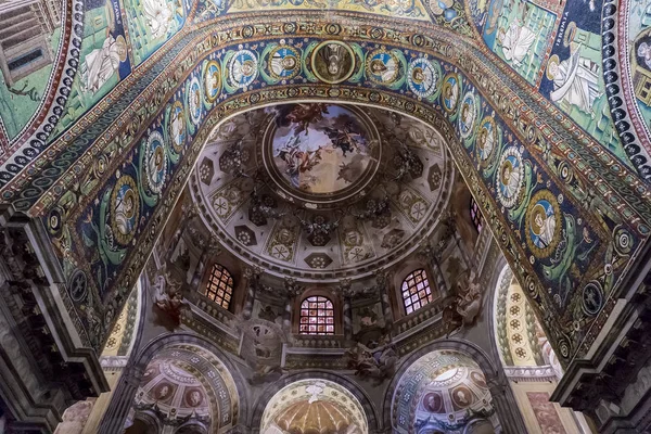 Ravenna, İtalya - 16 Şubat 2018: Basilica San Vitale Ravenna, İtalya'nın iç detay. Bu erken Christian Byzantine sanat ve mimari en önemli örneklerinden biri