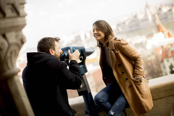 Abbracciata Coppia Amorevole Nel Centro Storico Budapest Ungheria — Foto Stock