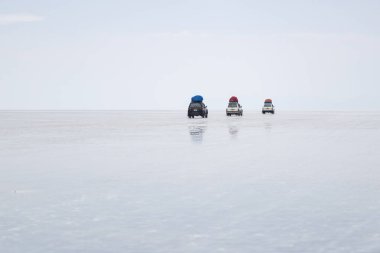 Bolivya'daki düz arazi araçları Salar de uyuni, tuz