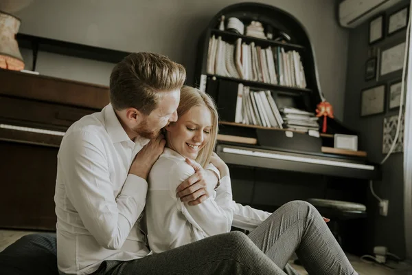 Casal Apaixonado Ter Bom Tempo Juntos Quarto Casa — Fotografia de Stock