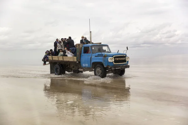 Salar Uyuni Bolivia Enero 2018 Personas Identificadas Camión Del Salar —  Fotos de Stock