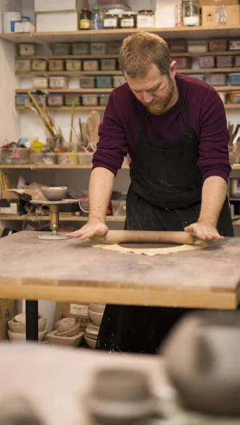 Cllose View Skilled Master Preparing Clay Pieces His New Creation — Stock Photo, Image