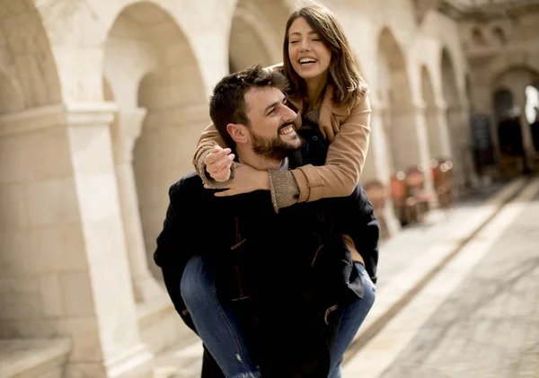 Promenad Från Ganska Kärleksfulla Paret Lyckligt Och Kul Budapest Ungern — Stockfoto