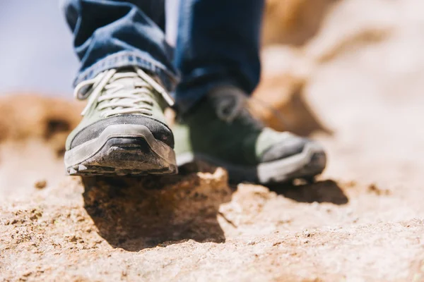 Fechar Sapatos Caminhante Montanha — Fotografia de Stock