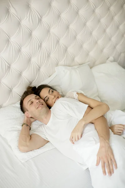 Loving Young Couple White Bed — Stock Photo, Image