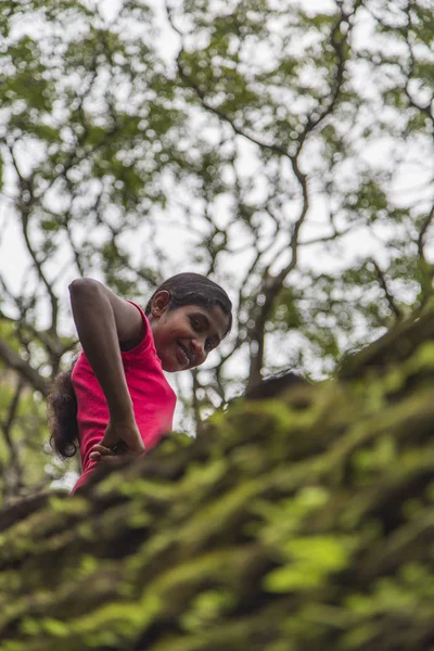 Matale Sri Lanka Tammikuu 2014 Tunnistamaton Nainen Sigiriyan Kalliolinnoituksessa Matalassa — kuvapankkivalokuva