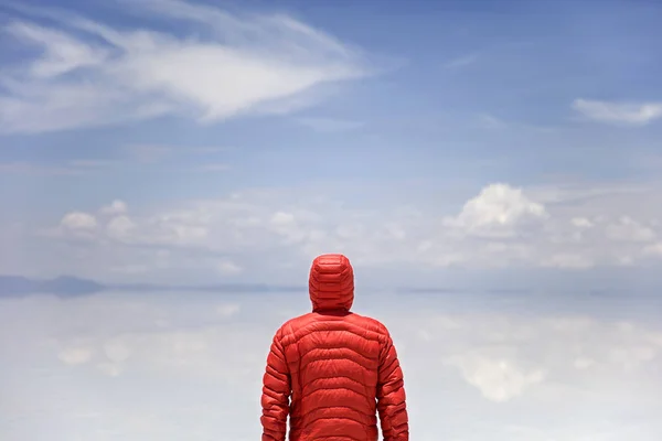 Young Man Winter Hooded Jacket Salar Uyuni Salt Flat Bolivia — Stock Photo, Image