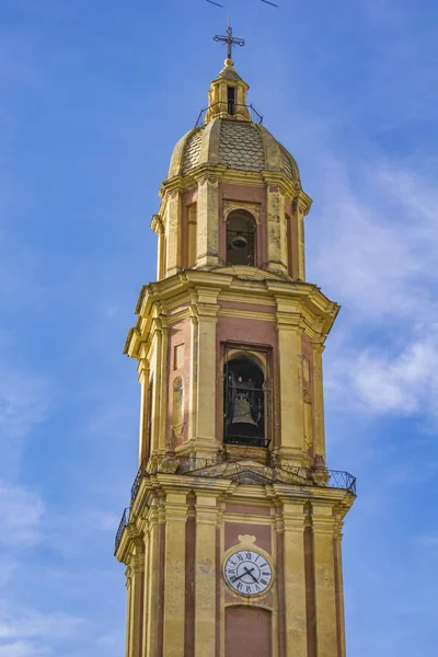 Çan kulesi ve San Gervasio e Protasio Rapallo, İtalya için bazilikanın kubbe