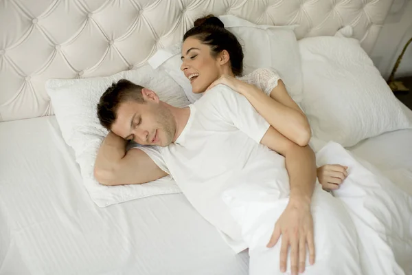 Loving Young Couple White Bed — Stock Photo, Image