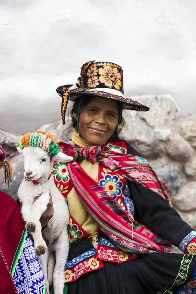 Cusco Peru Dicembre 2017 Donna Non Identificata Strada Cusco Perù — Foto Stock