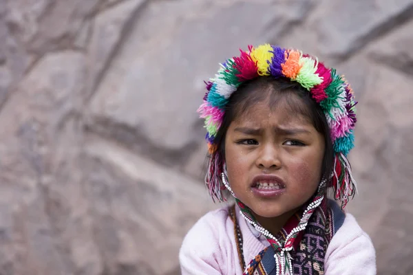秘鲁库斯科 2017年12月31日 秘鲁库斯科大街上不明身份的女孩 库斯科近29 的人口有少于14年 — 图库照片