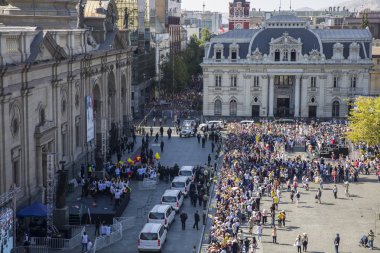 Santiago De Chile, Şili - 16 Ocak 2018: Santiago de Chile sırasında Caddesi'nde kimliği belirsiz kişi Papa Francis ziyaret edin. Şili'deki dört gün yaptığı ziyaret sırasında Papa'nın Santiago, Iquique ve Temuco ziyaret etti.