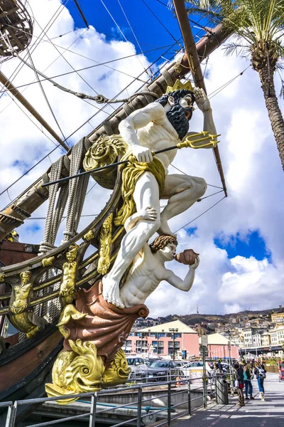 意大利热那亚 2018年3月9日 在意大利热那亚的波尔图罗斯皮里奥西帆船 Neptun 这是一艘第十七世纪西班牙帆船的复制品 为罗马波兰斯基的电影海盗建造于1985年 — 图库照片