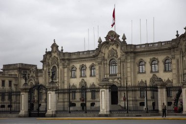 Lima, Peru - 29 Aralık 2017: Lima, Peru için Cumhurbaşkanlığı Sarayı tanımlanamayan Muhafızlar. Bu Barok Revival 1938 yılında açıldı.