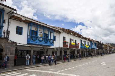Cusco, Peru - 1 Ocak 2018: Cusco, Peru Caddesi'nde kimliği belirsiz insanlar. Tüm şehir Cusco 1983 yılında UNESCO Dünya Miras Listesi tayin edilen.