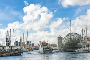 Cenova, İtalya - 9 Mart 2018: Port Cenova, İtalya'nın gemi. Büyük İtalyan liman Port Cenova olduğunu.