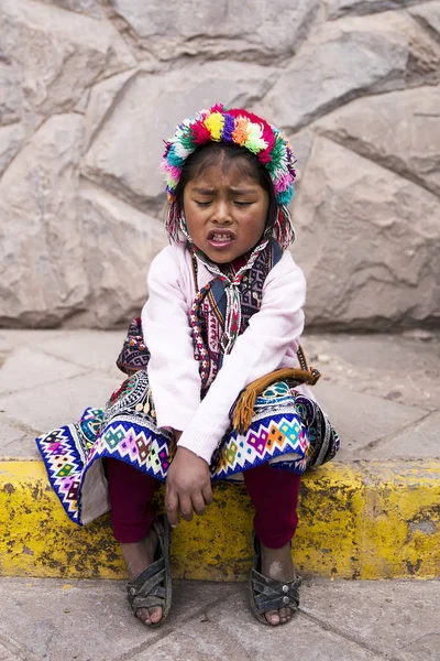 Cusco Peru Dicembre 2017 Ragazza Non Identificata Strada Cusco Perù — Foto Stock