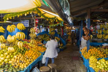 Cusco, Peru - 2 Ocak 2018: Cusco, Peru için San Pedro piyasada kimliği belirsiz kişi. Piyasalar günümüzün kültür Peru çok önemli rol.
