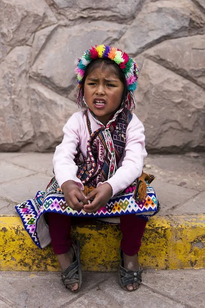 Cusco Peru Dicembre 2017 Ragazza Non Identificata Strada Cusco Perù — Foto Stock