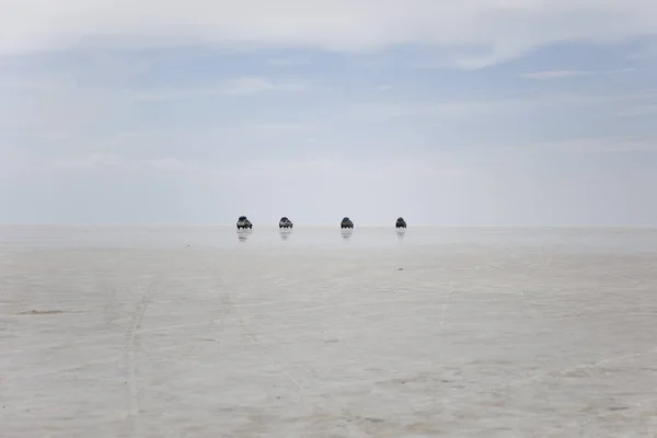 Terrain Vehicles Salar Uyuni Salt Flat Bolivia — Stock Photo, Image