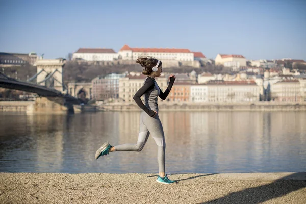 Pretty Young Female Athlete Running Waterfront Budapest Hungary — Stock Photo, Image