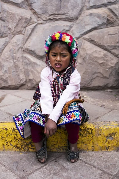 Cusco Peru Grudnia 2017 Niezidentyfikowany Dziewczyna Ulicy Cusco Peru Prawie — Zdjęcie stockowe