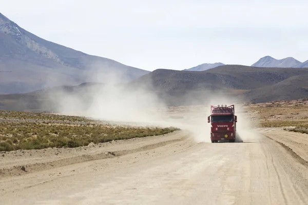 Bolivia Gennaio 2018 Camion Sulla Strada Sterrata Bolivia Nel 2004 — Foto Stock
