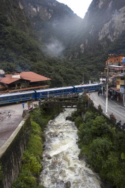 Aguas Calientes, Peru - 5 Ocak 2018: Aguas Calientes, Peru tren Perurail. Perurail 1999 yılında kuruldu..