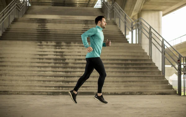 Joven Corriendo Rápido Aire Libre Ciudad —  Fotos de Stock