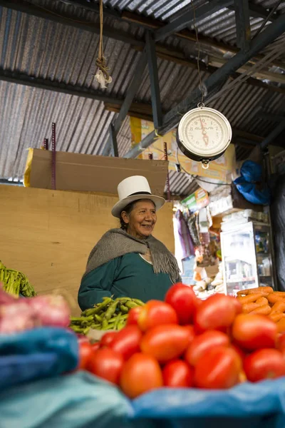 Cusco Peru Januari 2018 Onbekende Vrouw San Pedro Market Cusco — Stockfoto