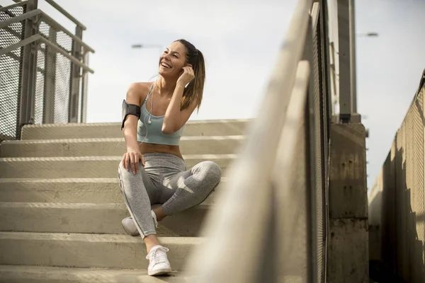 Portrait Pretty Young Female Runner Resting Stairs — Stock Photo, Image