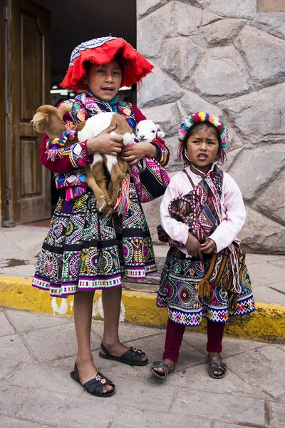 Cusco Peru December 2017 Unidentified Meisjes Straat Van Cusco Peru — Stockfoto