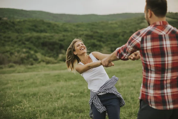 Young Loving Coulpe Having Fun Spring Nature — Stock Photo, Image