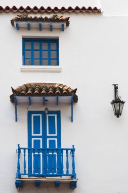 Kartagena, Kolombiya 'daki tipik Latin Amerika sömürge penceresine bak