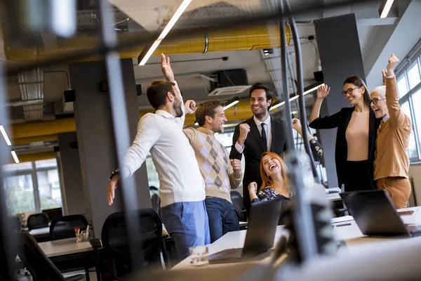 Business Team Kijkt Uit Naar Succes Het Kantoor — Stockfoto