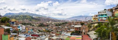 Medellin, Kolombiya - 12 Eylül 2019: Medellin, Kolombiya. Medellin Kolombiya 'nın dağlık Antioquia eyaletinin başkenti ve Kolombiya' nın ikinci büyük şehridir..