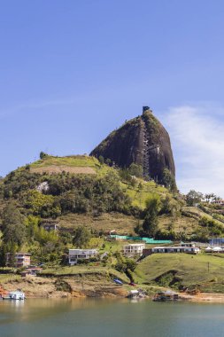 Kolombiya 'daki Guatape Kayası' nda (Piedra Del Penol) görüntüle