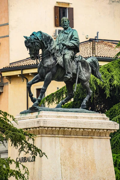 View Monument Giuseppe Garibaldi Pietro Bordini 1887 Independence Square Verona — Stock Photo, Image