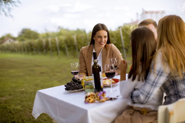 Giovani Godono Cena Degustazione Vini Vigna Tramonto — Foto Stock