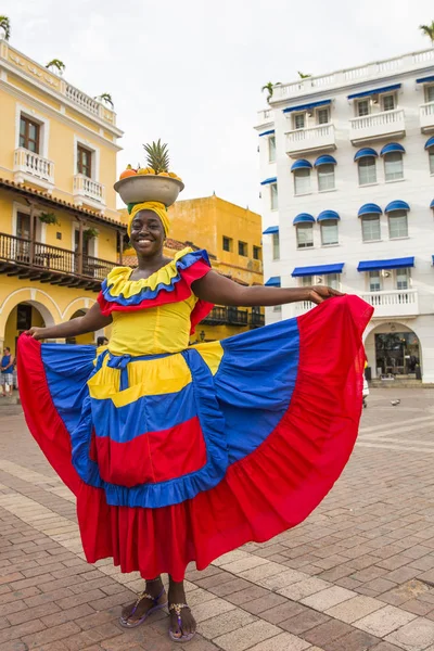 Cartagena Colômbia Setembro 2019 Palenquera Não Identificada Vendedora Frutas Rua — Fotografia de Stock