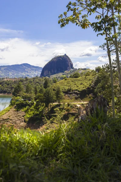 Blick Auf Den Felsen Von Guatape Piedra Del Penol Kolumbien — Stockfoto