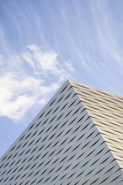 Basel, İsviçre - 24 Eylül 2018: Basel, İsviçre 'deki Neubau Messe binasının detayları. Herzog ve de Meuron tarafından tasarlanmış ve 2013 yılında açılmıştır..