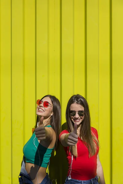 Image Two Young Happy Women Friends Standing Outdoor Yellow Wall — Stock Photo, Image